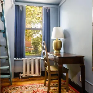 Lamartine Chelsea Hostal